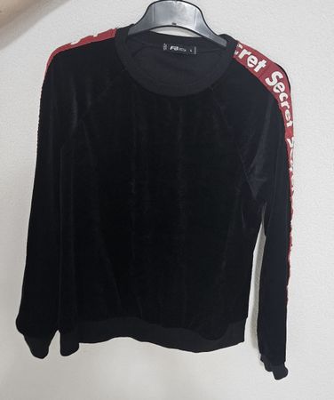 Schwarzes Sweatshirt, New Yorker.