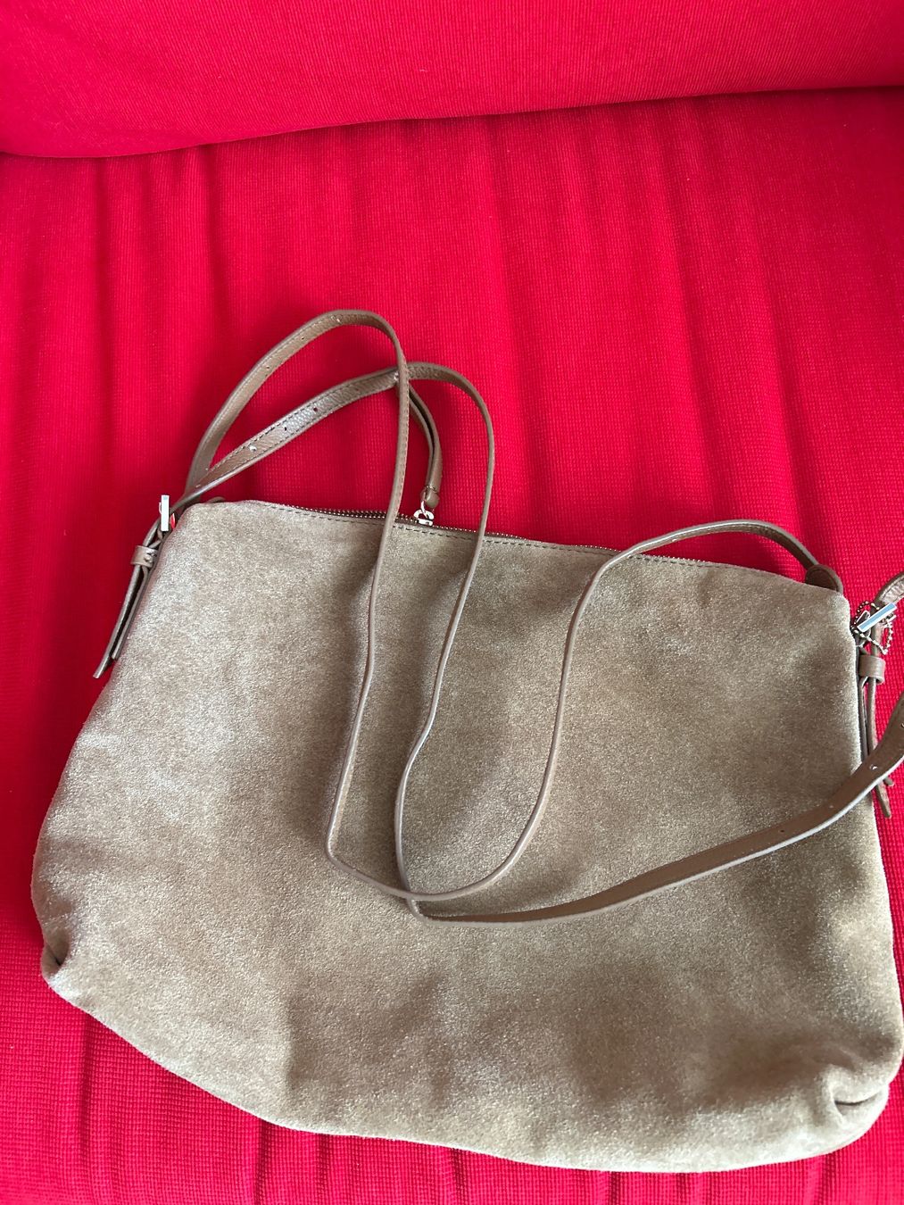 Sacs femmes: Suede Tasche Accessorize, neu – D'occasion à Feuerthalen par Anna_Swift 3