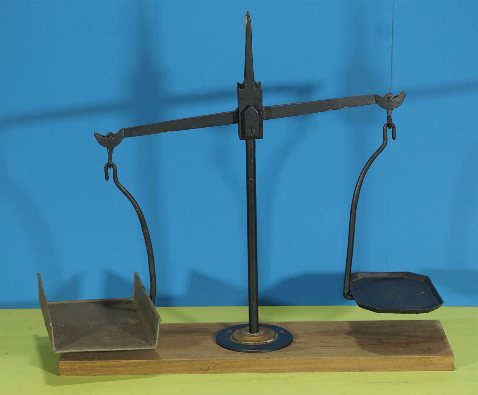 Balances et poids: dekorative antike Waage – D'occasion à Meggen par Trouvaillen 8