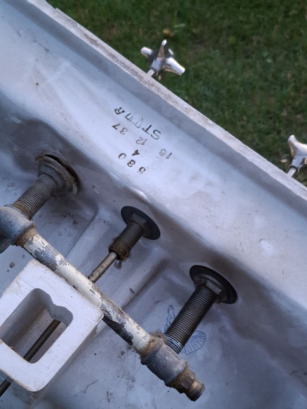 Robinetterie: Antike Lavabo Wasserhanen  – D'occasion à Ganterschwil par HeidiuPeter 6