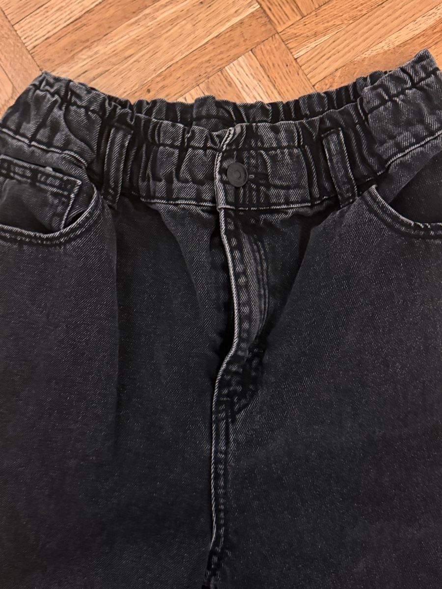 Jeans: Jean noir taille haute élastique - taille 38 – Usato da La Chaux-de-Fonds venduto da Sabinchenn 1