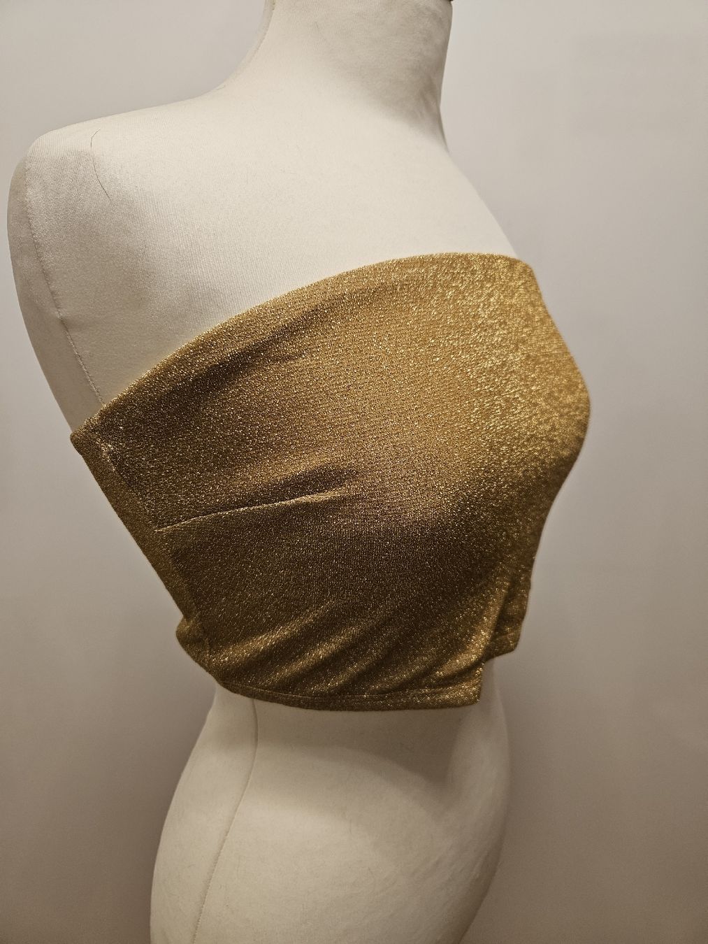 H&M Top: Glitzer Bandeau Top H&M – Nuovo (secondo la descrizione) da Zürich venduto da ColdCoffee