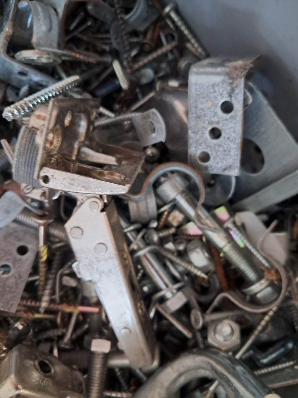 Ferramenta: Diverse Schrauben, Metallwinkel, Scharniere, Winkel – Usato da Zürich venduto da Lia107 4