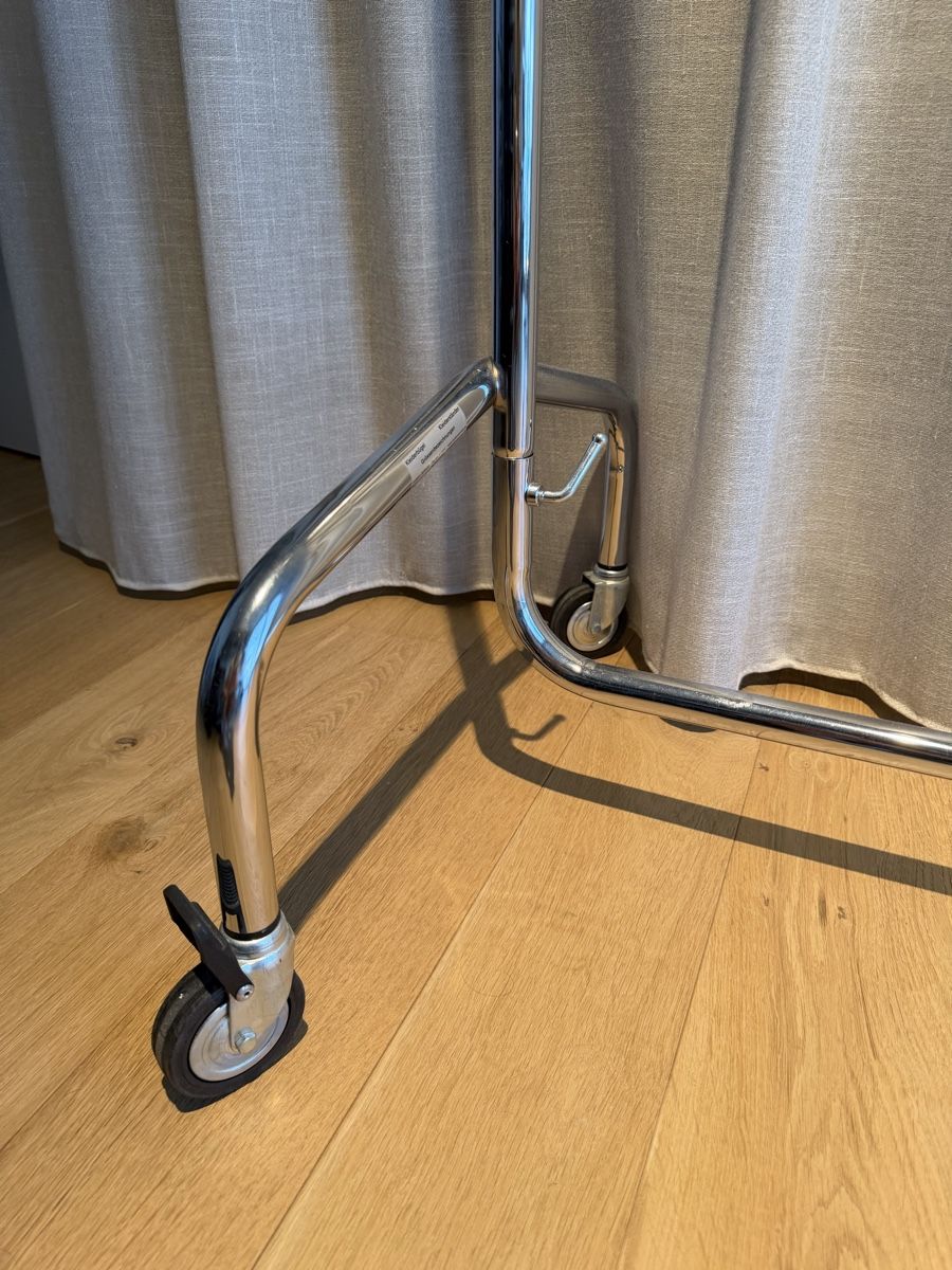 Garderobe: Kleiderstange Chrom mit Rollen – Gebraucht aus Zürich von P_Bach 3