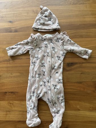 Baby Strampler+Mütze Blümchen Gr. 50-56 Neuwertig Frühling