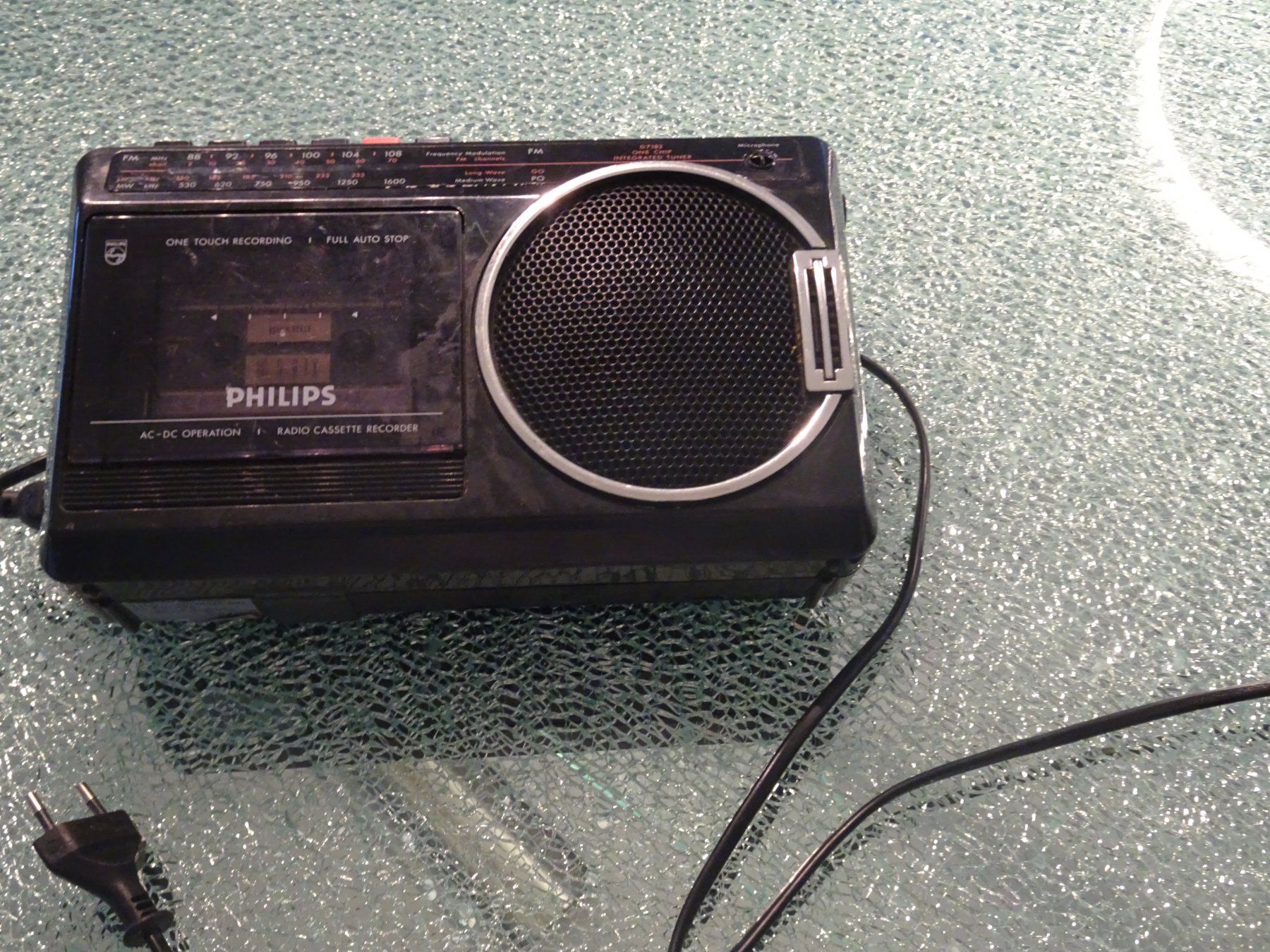 Radio: Radio Philips D-2012 – Usato da Muttenz venduto da wyhaegli 2