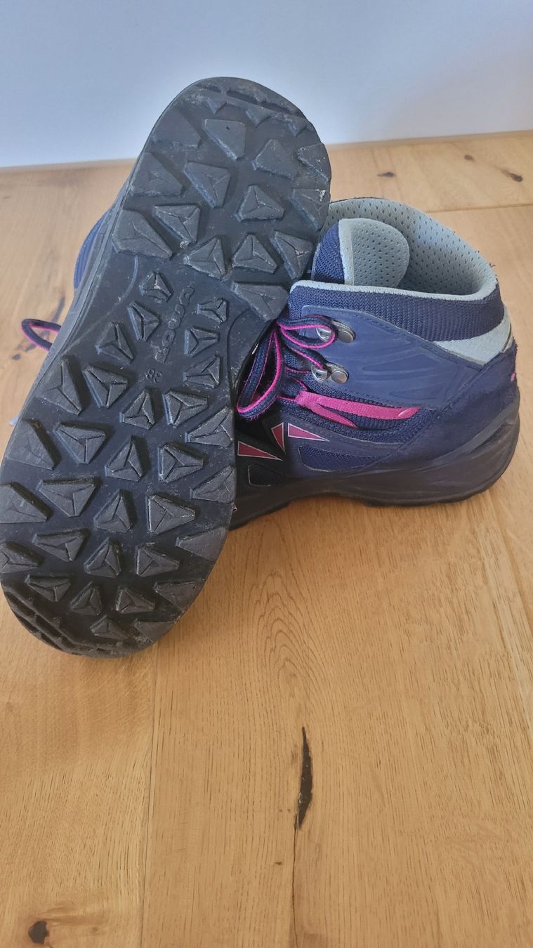 Lowa Chaussures filles: LOWA Wanderschuhe Gore-tex, Gr. 38  – D'occasion à Worb par Sibille20 3