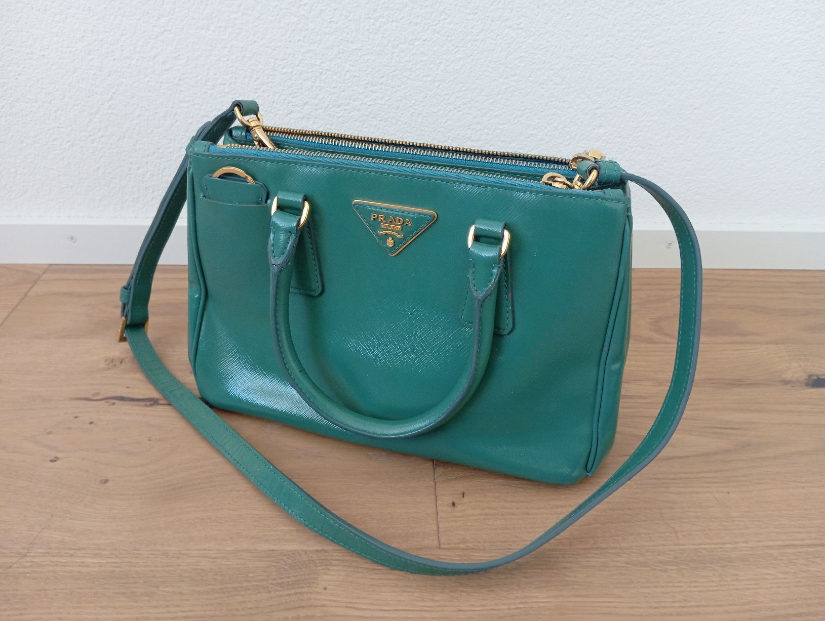 Prada Borse da donna: Prada Saffiano klein Handtasche, smaragdgrün – Usato da Romanshorn venduto da mololo