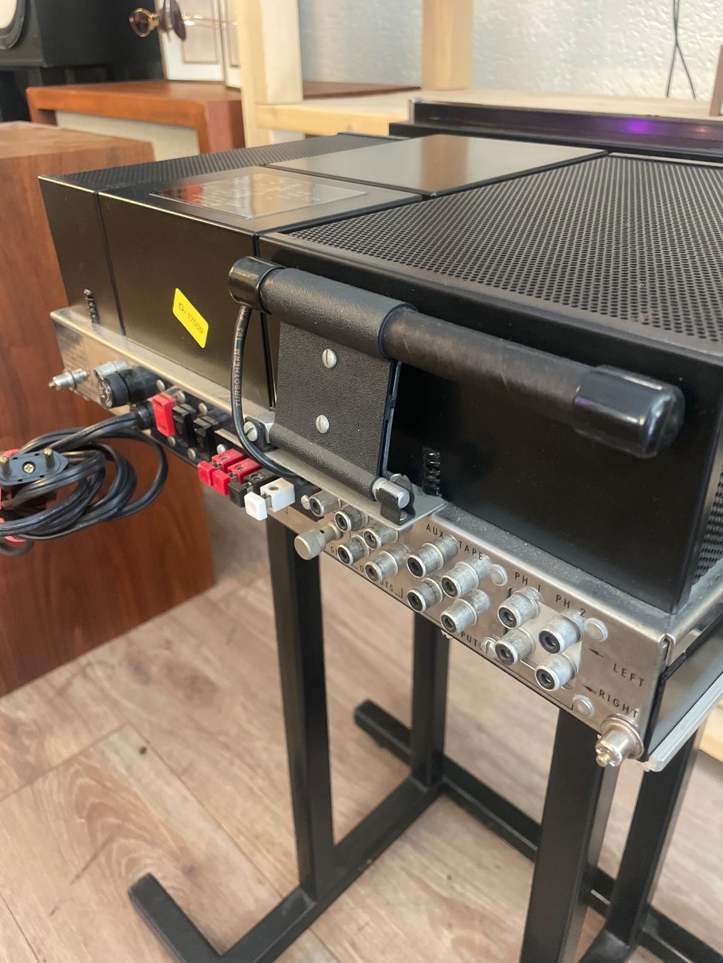 McIntosh Amplificatori: Mcintosh MX113 – Usato da Onnens VD venduto da Vintage-Hifi-Store 4