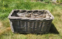 Blumenkasten aus Rattan