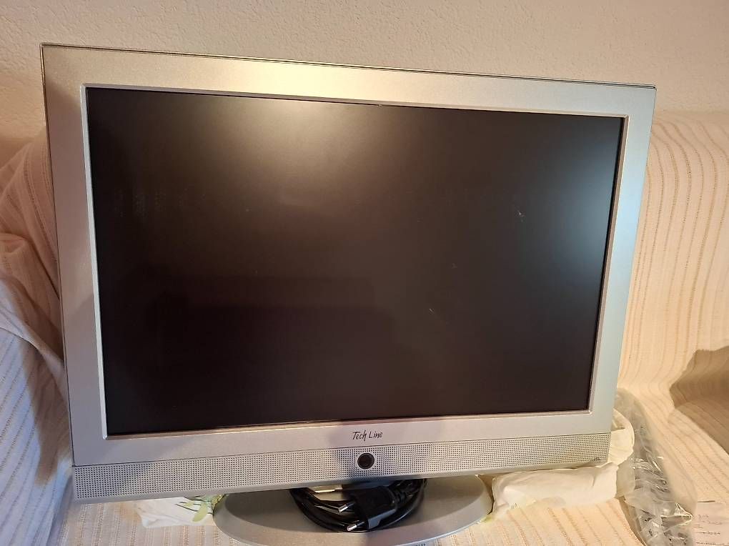 Fernseher: Téléviseur – Gebraucht aus Chêne-Bourg von lil_v66r