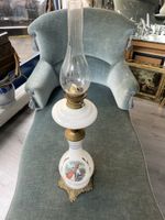 Antike Petroleumlampe Porzellan Handbemalt  Messing Fuss