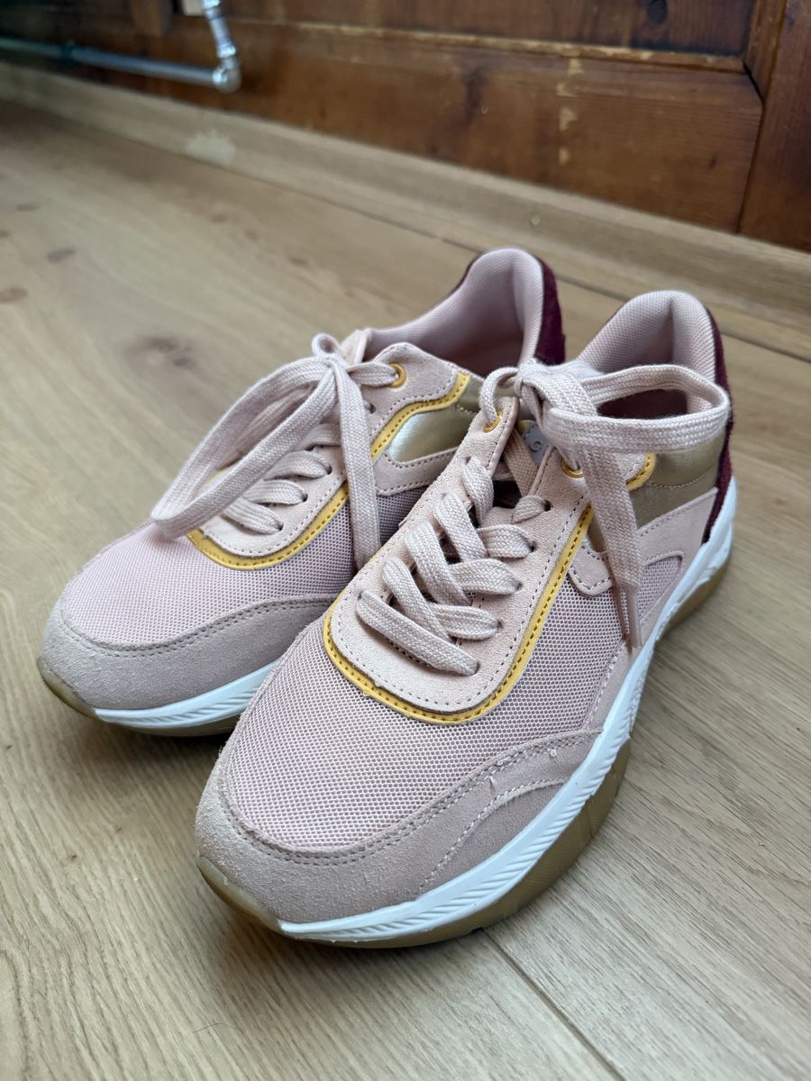 Guess Scarpe da donna: GUESS chaussures t39 – Usato da La Sagne VD venduto da jeliquidetout