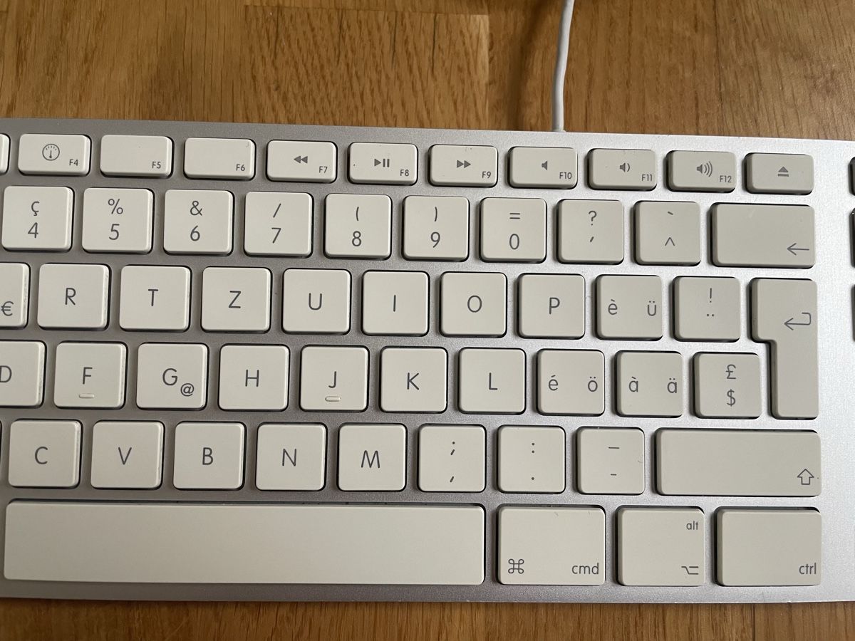 Apple Tastaturen: Apple Mac Tastatur Keyboard Model A1243 CH Layout – Gebraucht aus Oberkirch LU von obsven 3