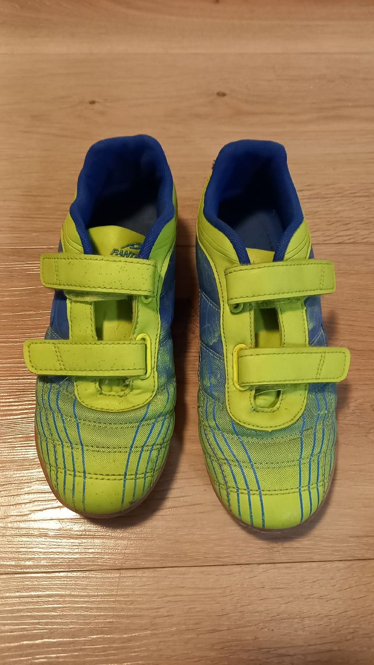 Chaussures garçon: Hallenturnschuhe Gr. 38/39 – D'occasion à Lützelflüh-Goldb par Punktesammler