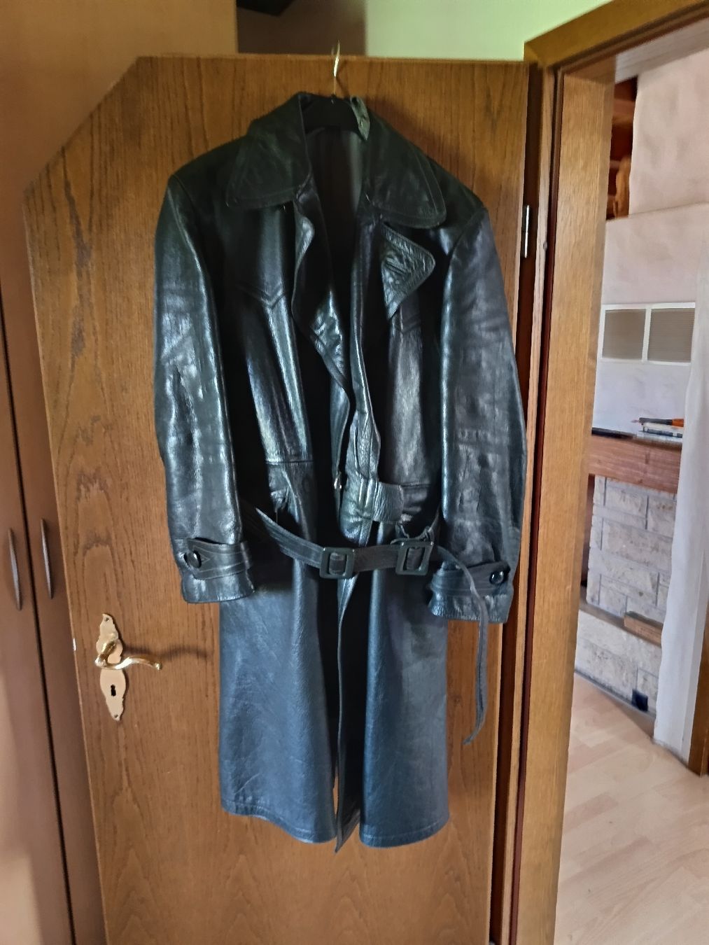 Cappotti: Echt Leder Mantel DDR Stasi Offizier – Usato da Balterswil venduto da jean0502