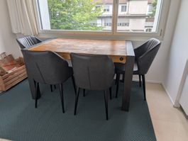 4 dunkelgraue Stühle in Lederoptik