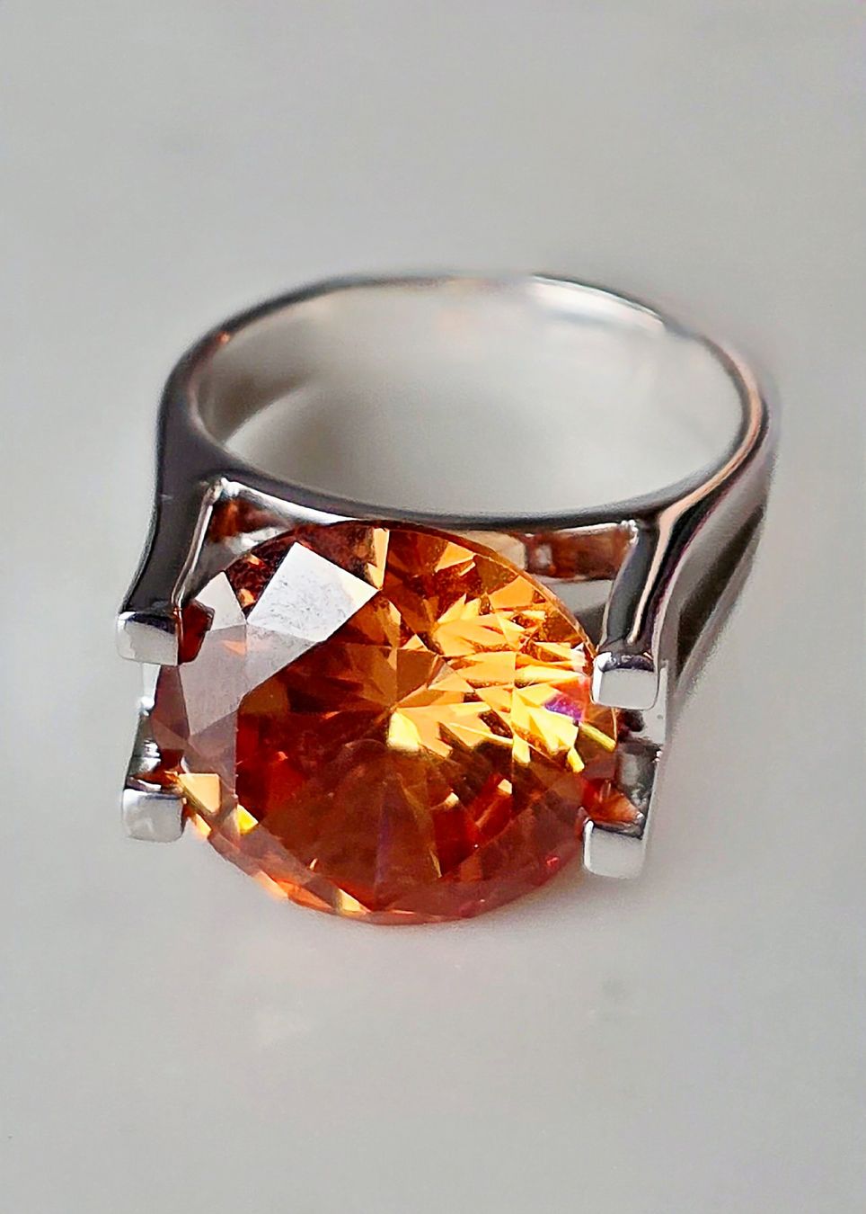 Anelli: Solitäir Ring mit gelbem Edelstein – Nuovo (secondo la descrizione) da Zürich venduto da Benedikt21 1