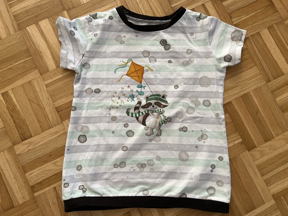 Camicie, T-shirt & Polo: handmade Jersey-T-Shirt Gr. 122/128 – Usato da Zuchwil venduto da Commander0