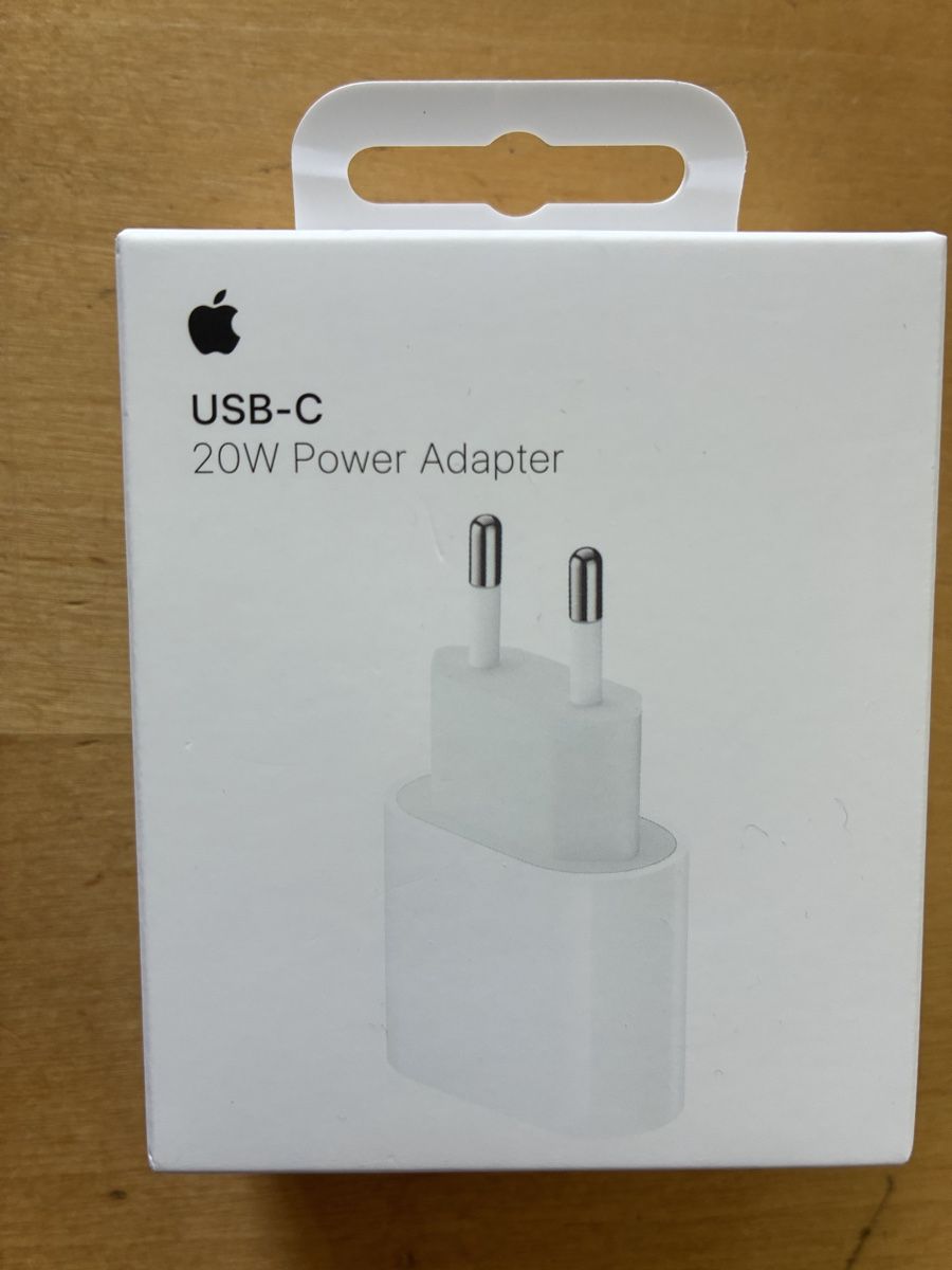 Apple Lecteurs & Adaptateurs: Apple USB-C 20W Power Adapter – Neuf avec emballage d'origine à Riehen par J.-M.