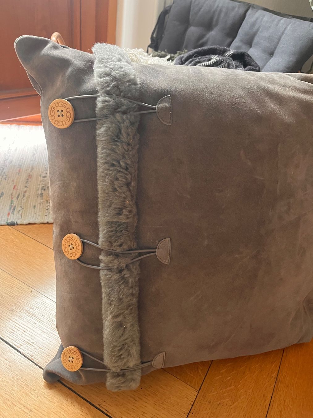 Cuscini: Coussin UGG Neuf – Nuovo (secondo la descrizione) da Lutry venduto da Lolo1600 1