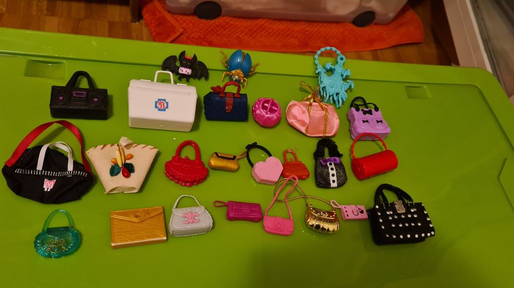 Lot taschen fur Barbie, Monster High | Kaufen auf Ricardo