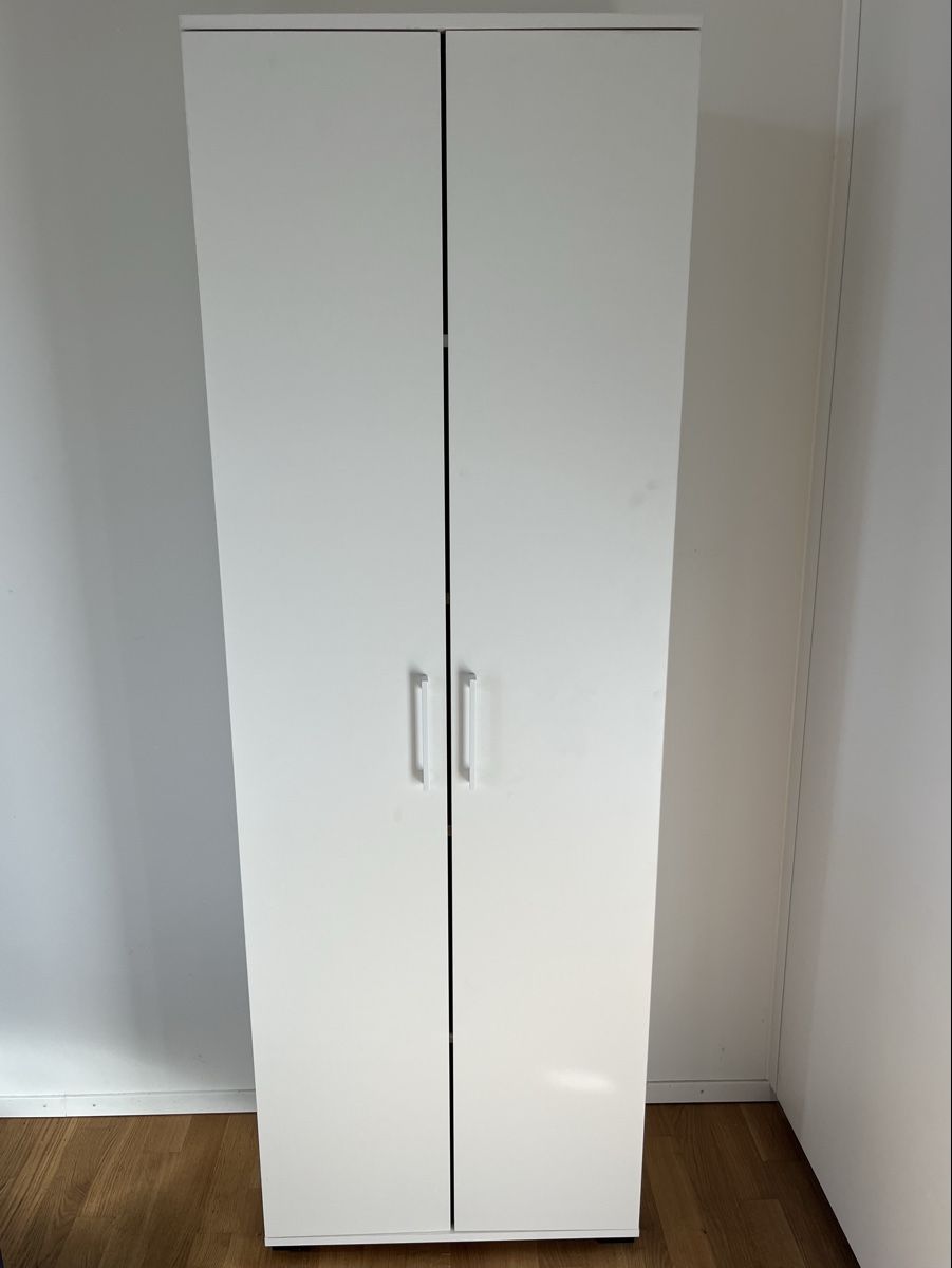 Armoires: Schrank weiss 2 Tueren – D'occasion à Rombach par han_5gdw