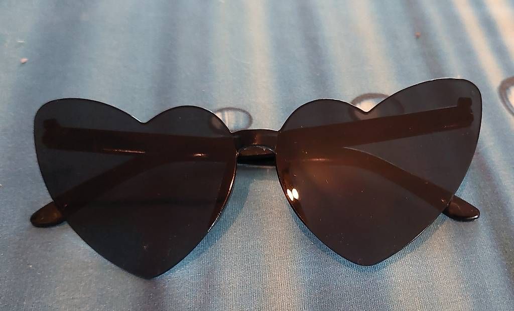 Occhiali & Lenti: Sonnenbrillen ind Herzform – Usato da Guntershausen venduto da priscaloops