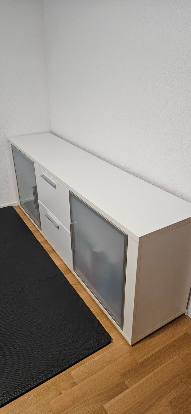 Cassettiere: Weisses Sideboard mit Schubladen und Glastüren – Usato da Wiesendangen venduto da jes_8grd 1
