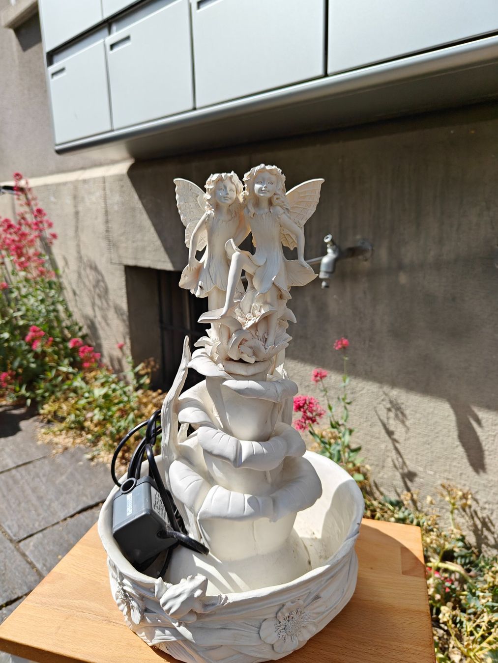 Teiche & Zierbrunnen: Zierbrunnen – Gebraucht aus Basel von niz_2qm6