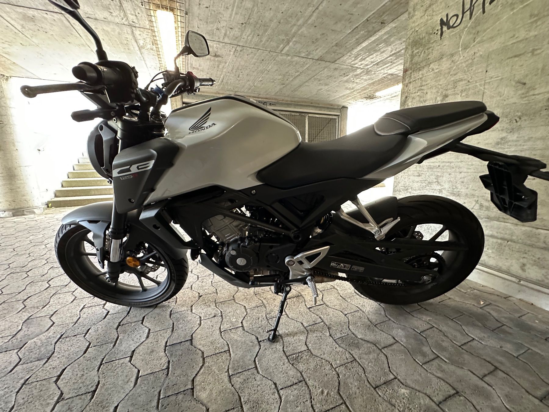 Honda Strada: Honda CB125 R 15 Monate alt – Usato da Niederteufen venduto da leo_7db7 2