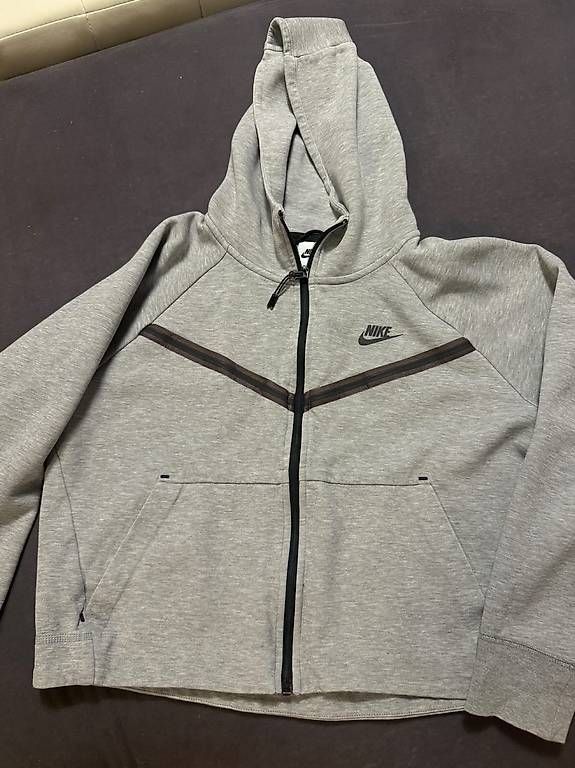 Jacken: Nike Tech Grigia – Gebraucht aus Stabio von sin_sdy9
