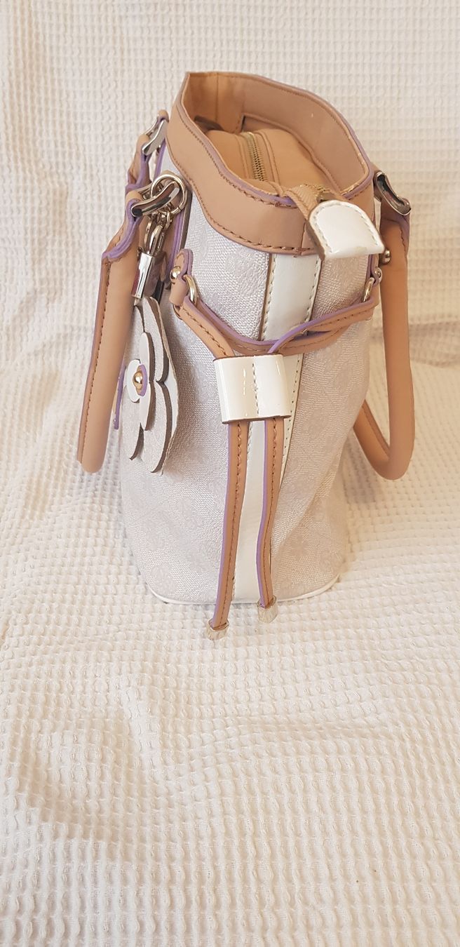 Guess Taschen für Damen: Guess Handtasche guter Zustand – Gebraucht aus Zürich von fiat72 4