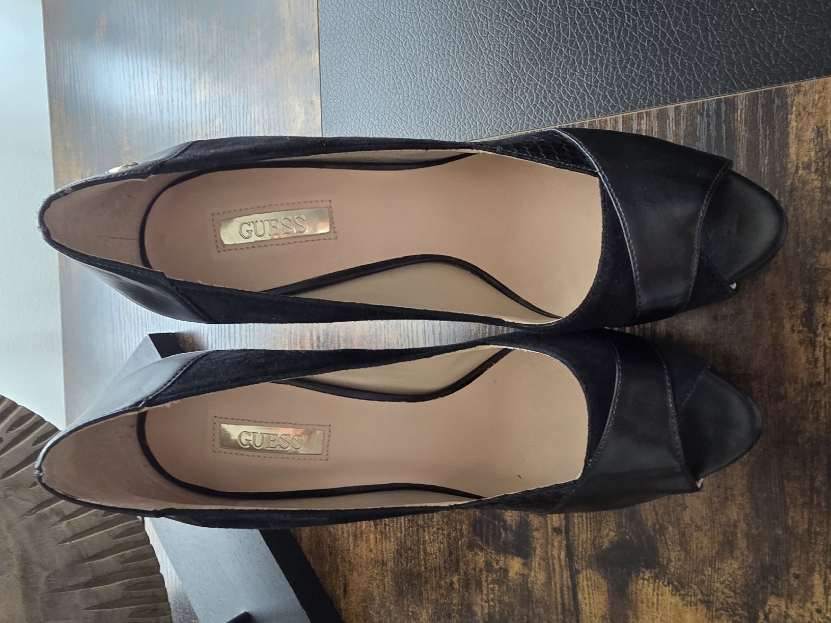 Guess Scarpe da donna: Guess Peep Toe Pumps black size 38 – Usato da Brüttisellen venduto da par_8zbj 6