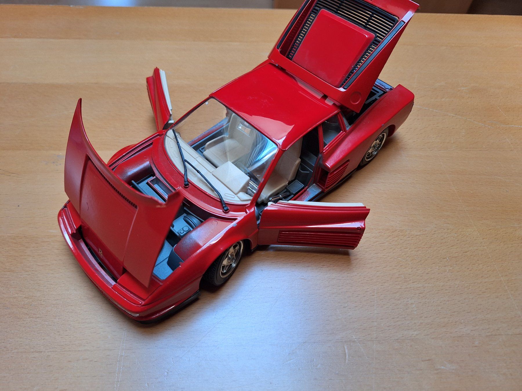 Ferrari Modellini d'auto: Modellauto Testarossa 1984 Massstab 1/18 – Difettoso da Genolier venduto da Antoine30 2