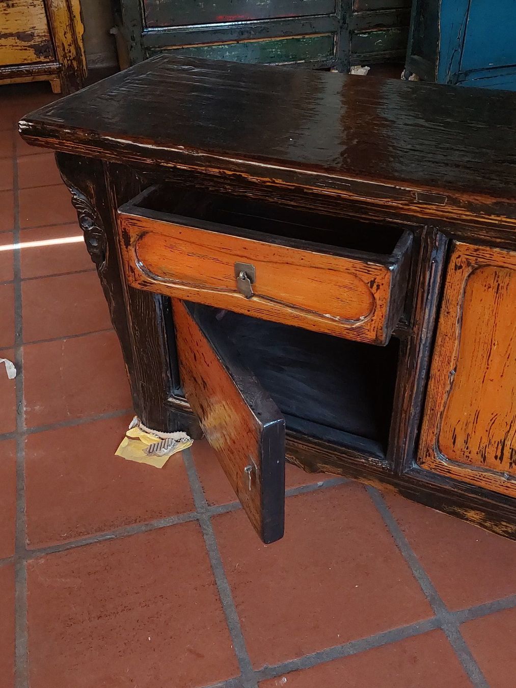 Cassettiere: Niedriges Sideboard schwarz-orange – Nuovo (secondo la descrizione) da Cham venduto da mjg1901 7