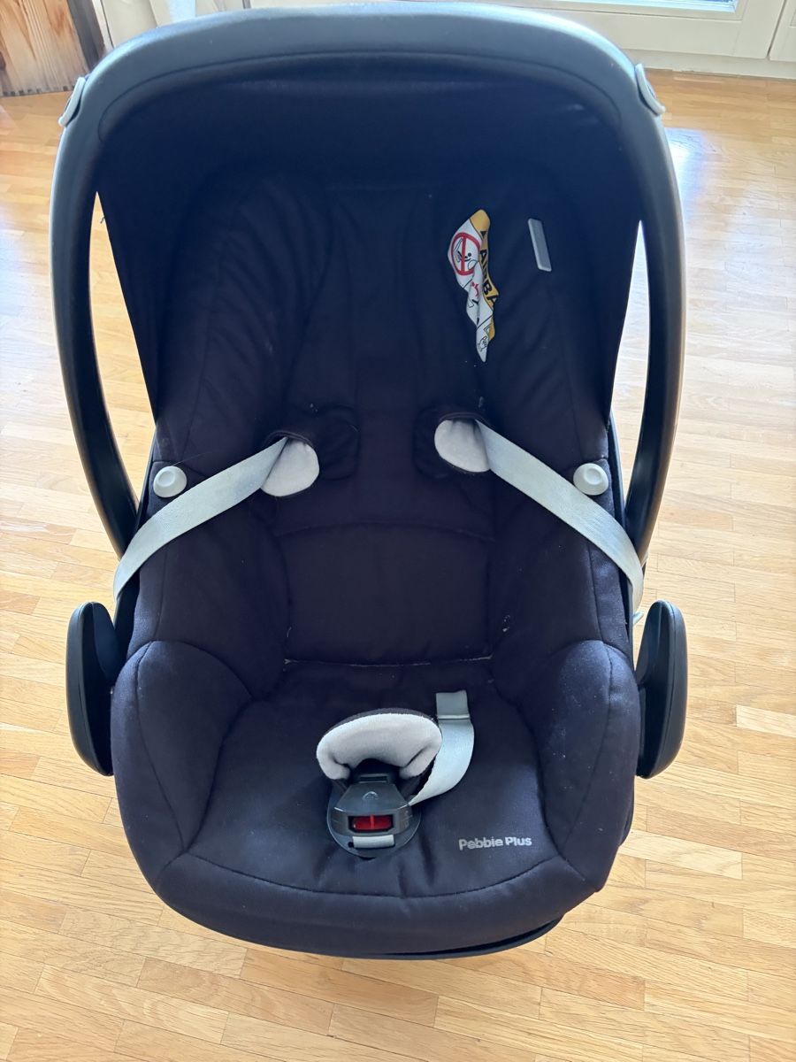 Maxi-Cosi Seggiolini per auto: Maxi-Cosi Pebble Plus & 2wayFix Basis – Usato da St. Gallen venduto da dso_r9l6 3