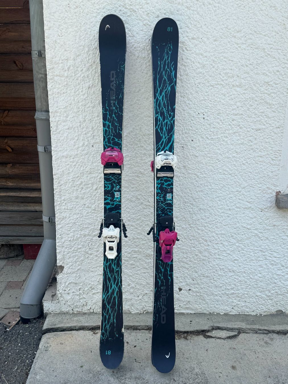 Head Skis: 2 Head Oblivion Jr. 151cm mit Tyrolia Attack 14 Bindungen – Gebraucht aus Rüegsauschachen von heni01