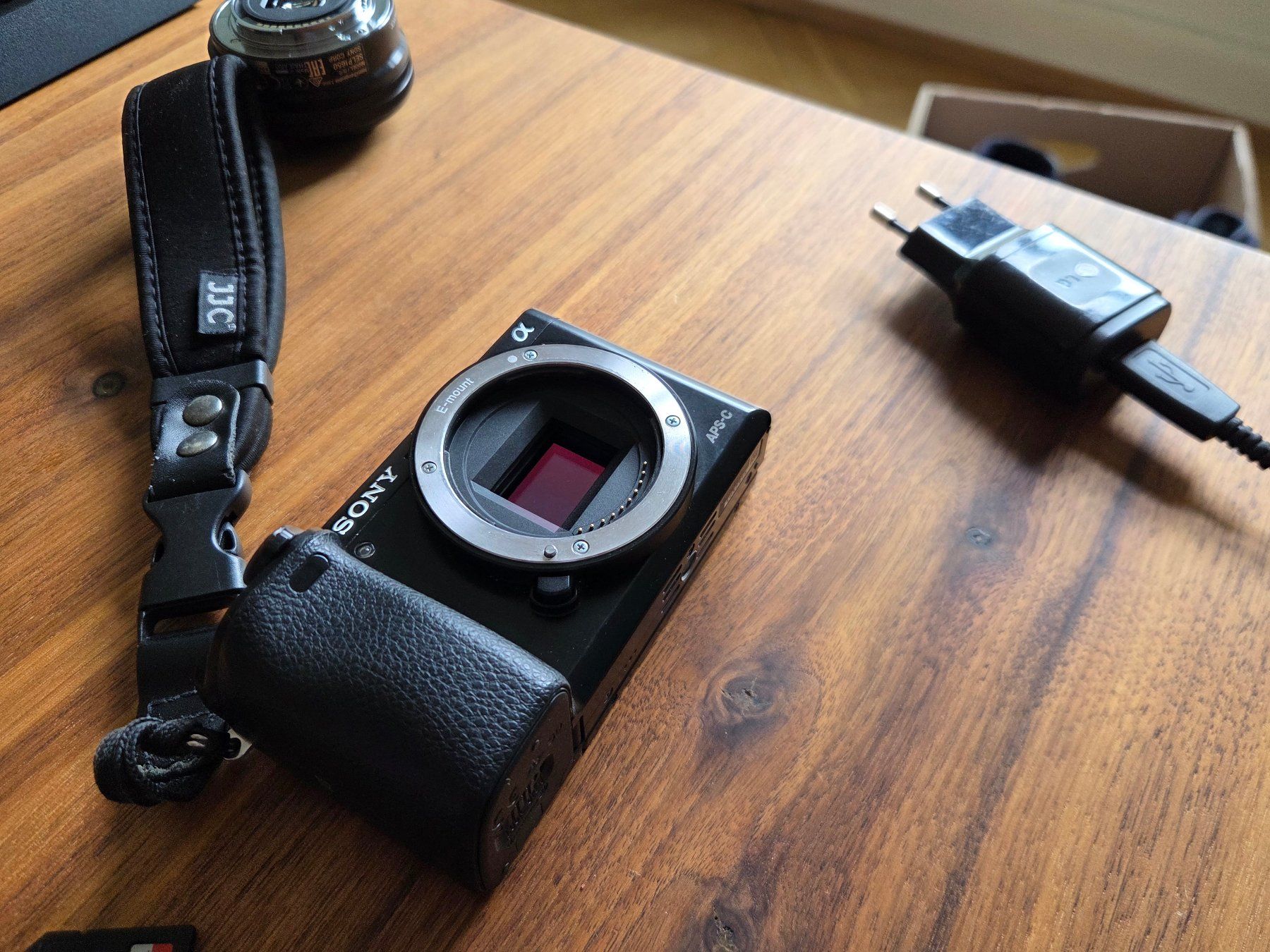 Sony Fotocamera: Sony Alpha 6000 mit Zubehör – Usato da Basel venduto da schwoob 1