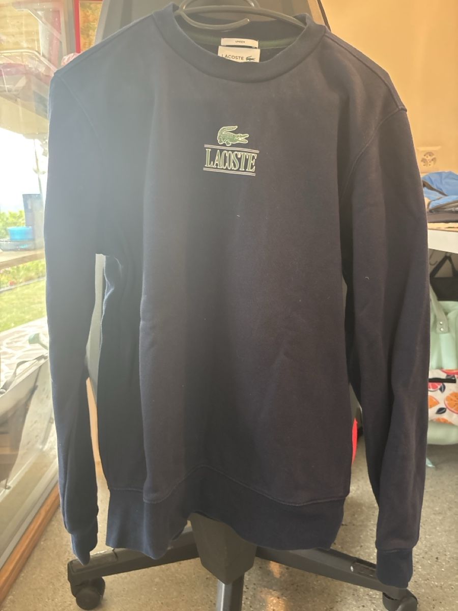 Lacoste Pullover & Sweatshirts: Sweatshirt Lacoste bleu marine taille S  – Gebraucht aus Sion von tchana77
