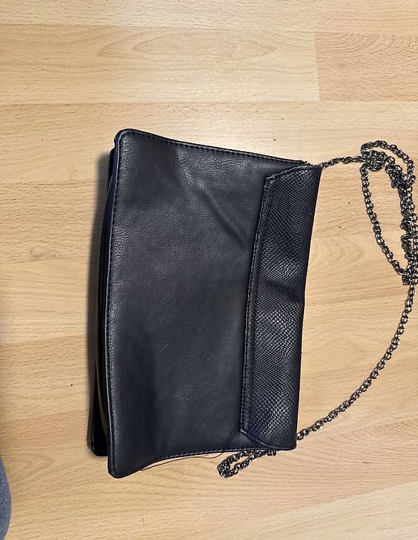 Borse da donna: Schwarze Clutch  – Usato da Alchenflüh venduto da selina077 1