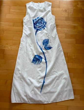 Kleid Weiss mit blauer Rose Grösse L neuwertig