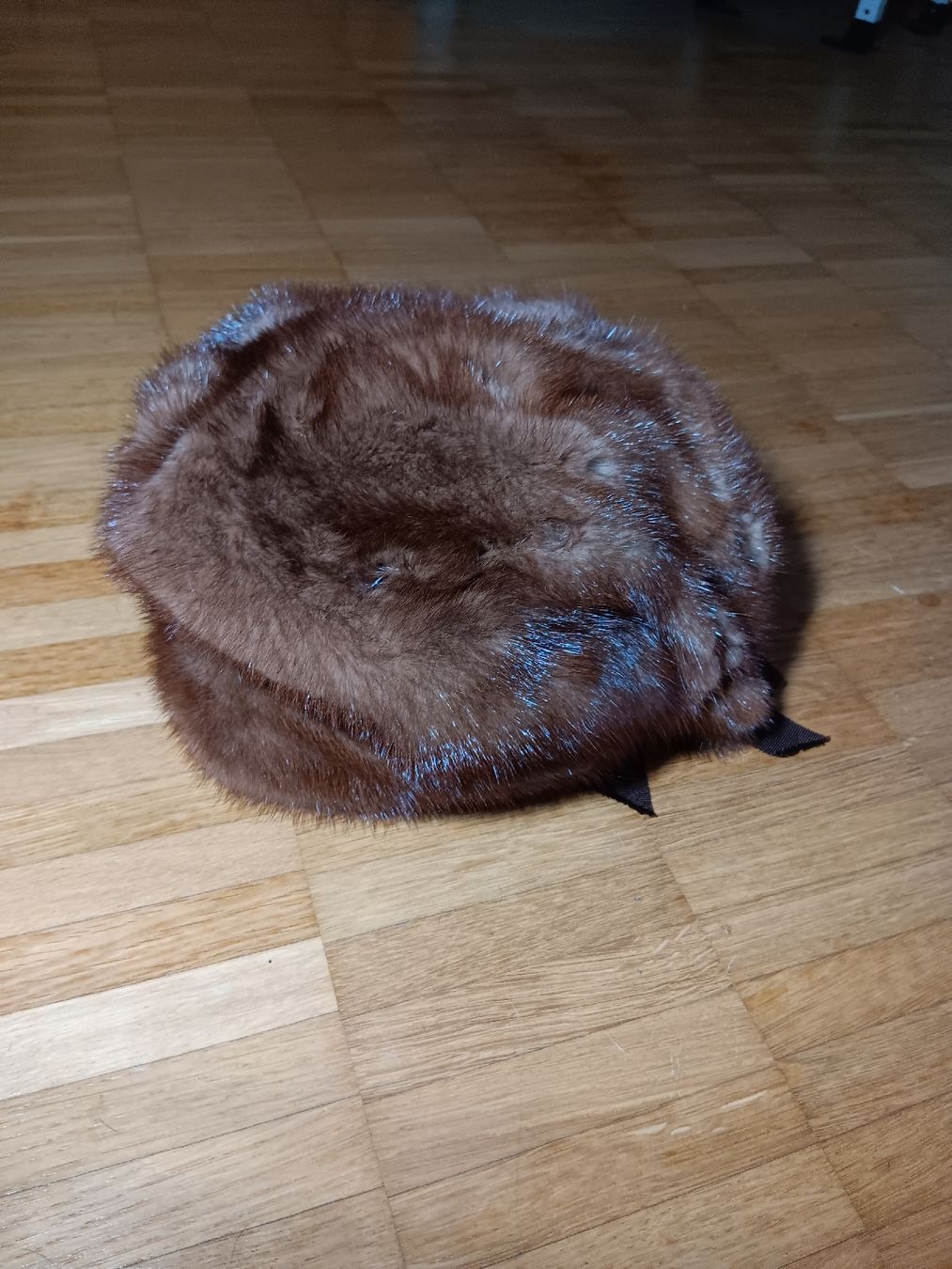 Copricapi, berretti & cappellini: Pelzmütze, Winteraccessoire mit Schleife – Usato da kölliken venduto da TerryCash 2