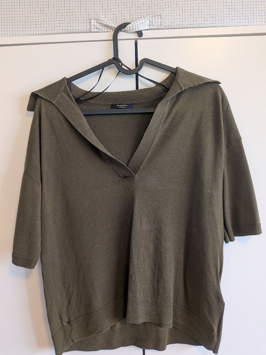 Massimo Dutti Top: Massimo Dutti Olive Green Top, Size S, good condition – Usato da Wettingen venduto da ann_hzb5