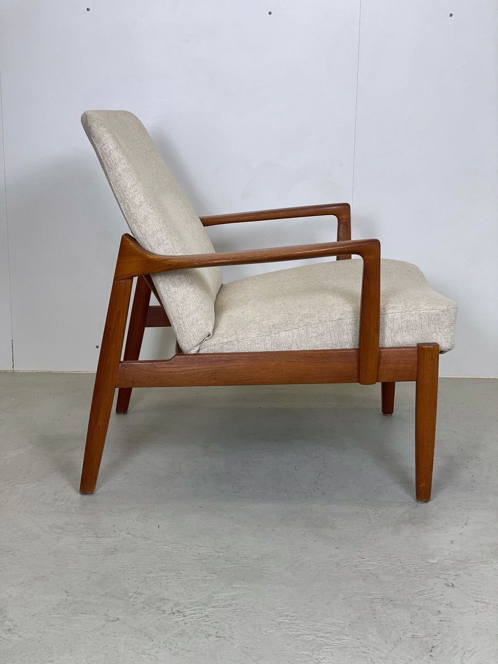 Poltrone: Danish Teak Easy Chairs Kindt Larsen 60s – Usato da Basel venduto da MidMod20C 3