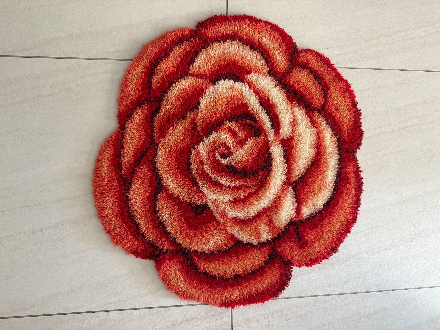 Teppiche: Handgeknüpfter Zier Teppich – Gebraucht aus Tägerig von Haesi27