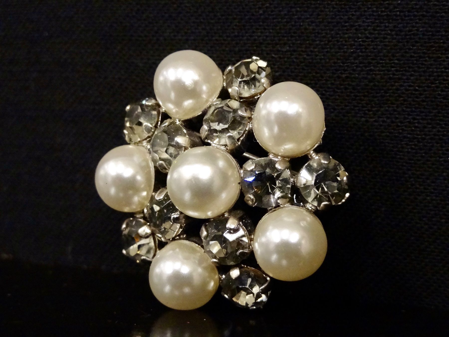 Spille & Fermagli: Vintage Brosche Modeschmuck Silber Strass Perle  70er 80er – Usato da Kerzers venduto da djstarsky73 2