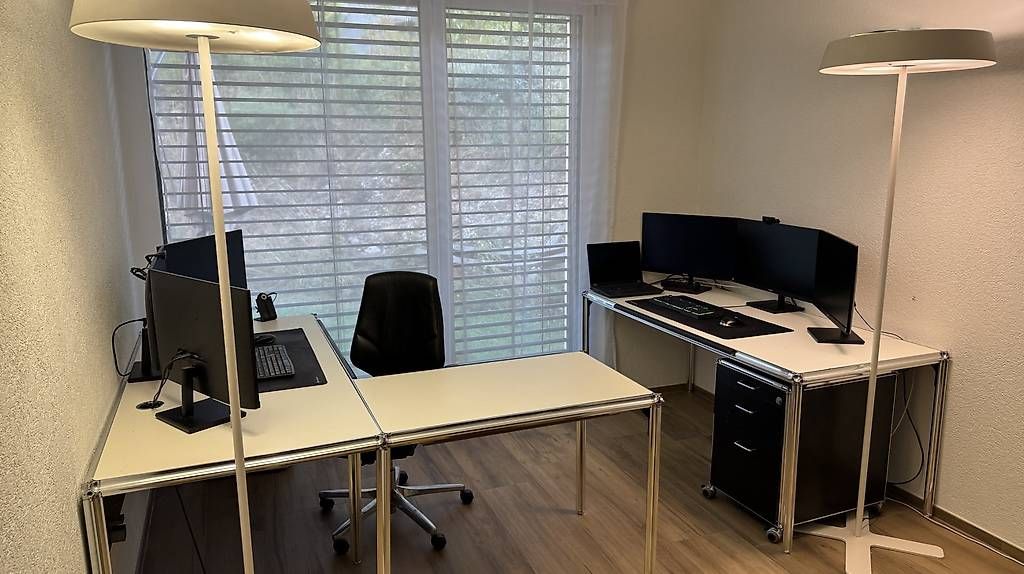 Set di tavolo e panche: Artmodul Home-Office-Set: Tische, Container, Bürostuhl – Usato da Stein AG venduto da Marcster99