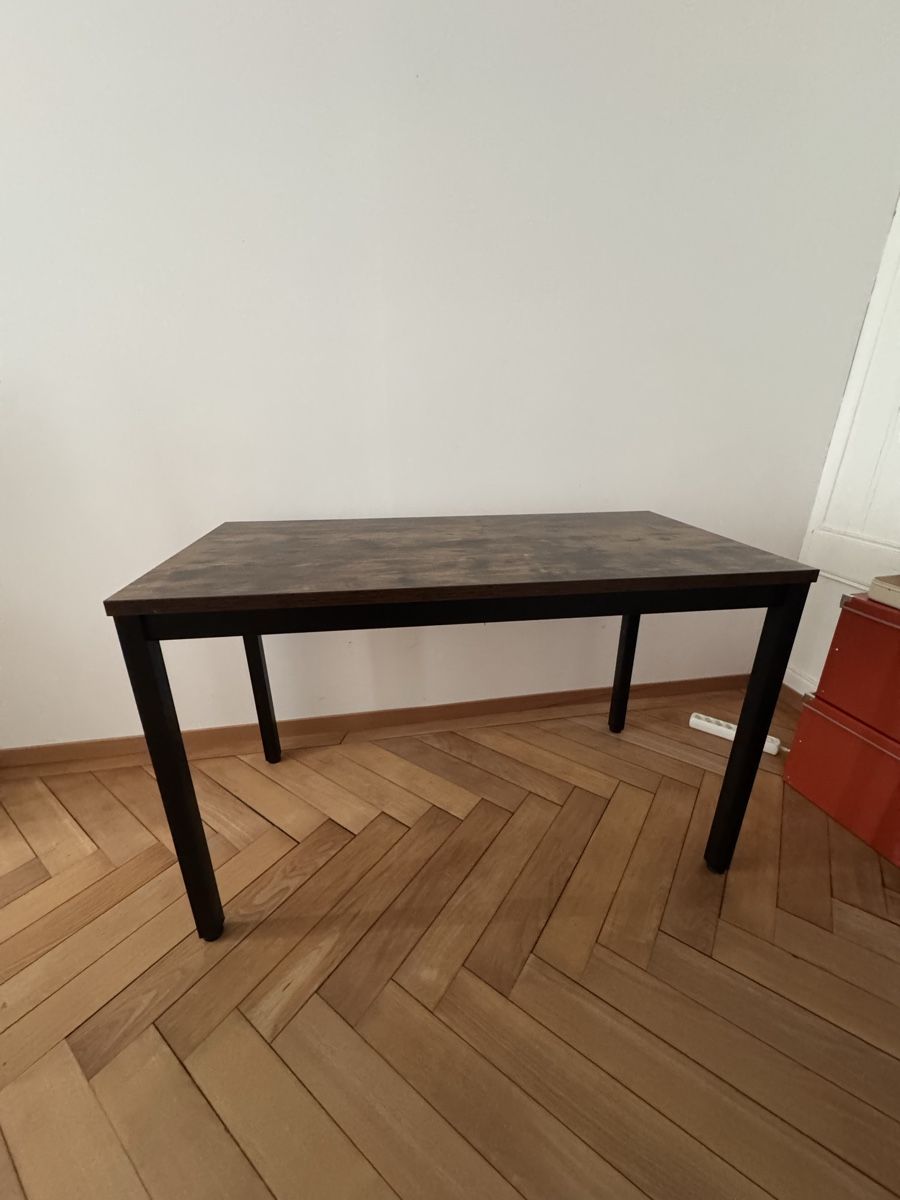 Schreibtische: Praktischer Bürotisch – Gebraucht aus Aarau von simonkoch17