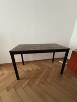 Praktischer Bürotisch